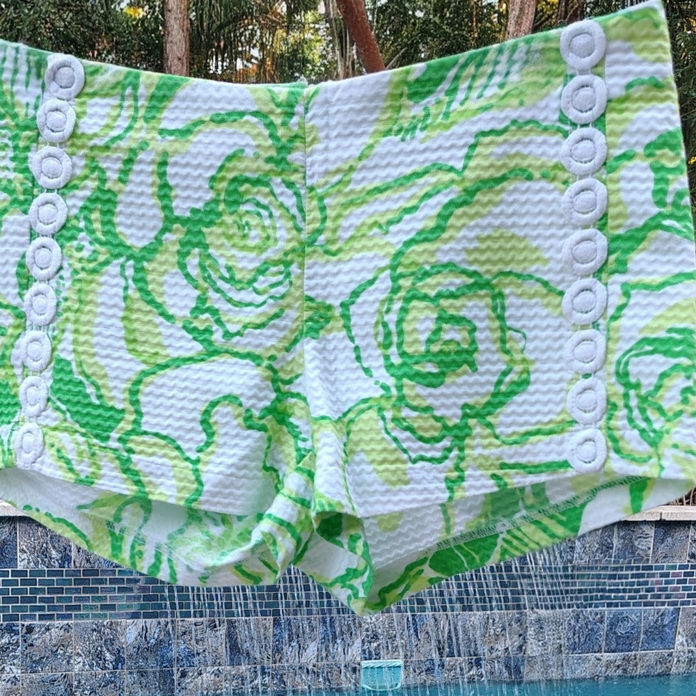 Lilly Pulitzer Green & White Abstract Floral Liza Shorts Crochet Trim Sz 2 - Picture 2 of 8